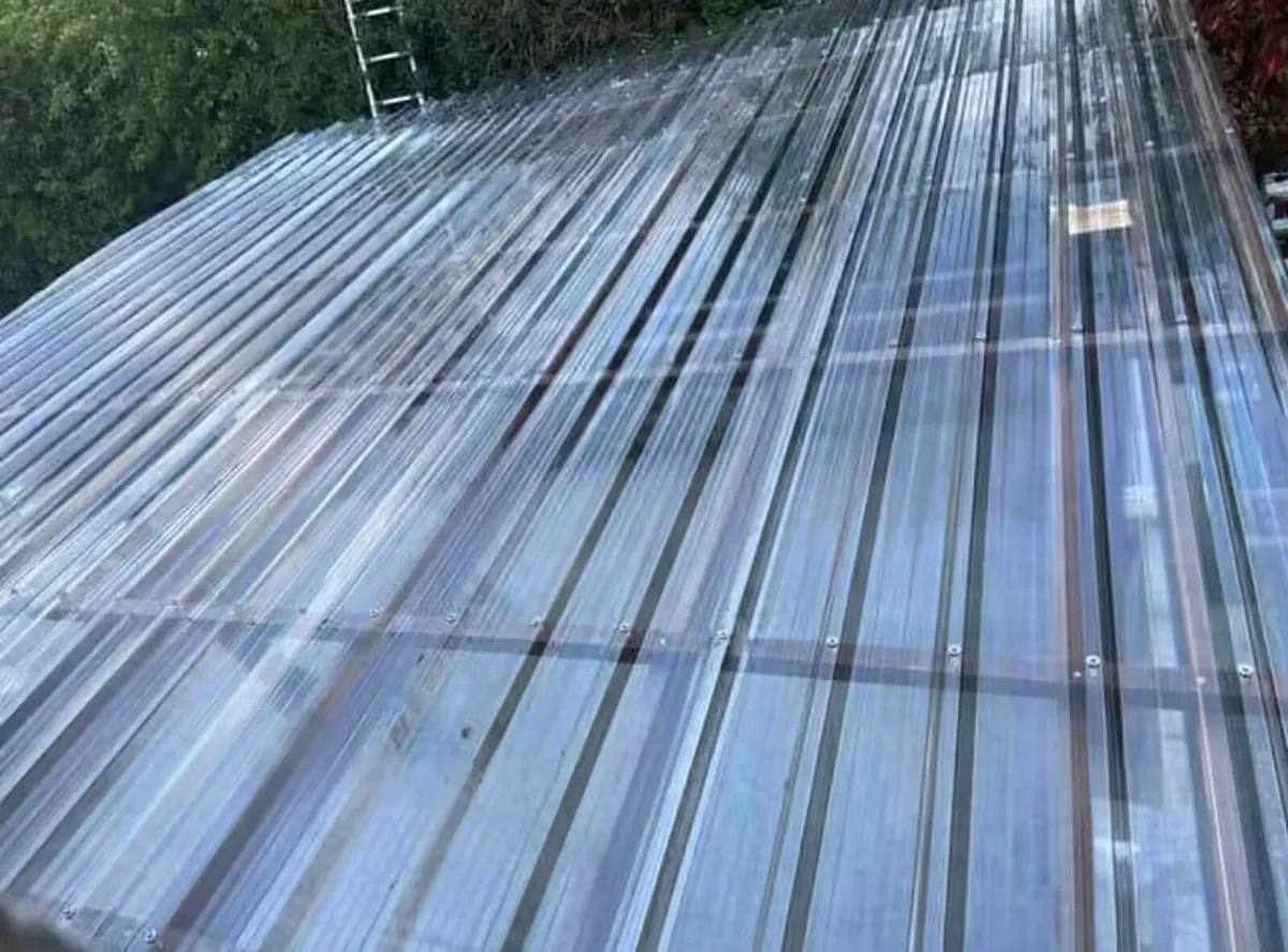 Polycarbonate roof sheeting - Image 1
