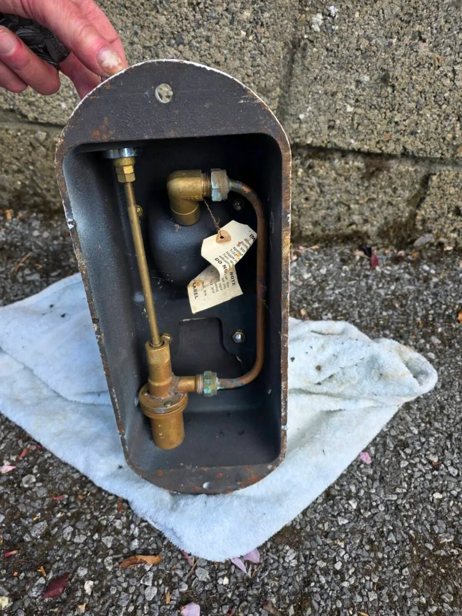 Vintage wall mounted drinking fountain - Image 4