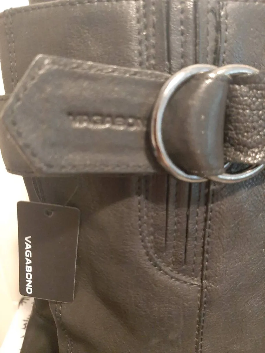 Boots genuine leather new - Image 1