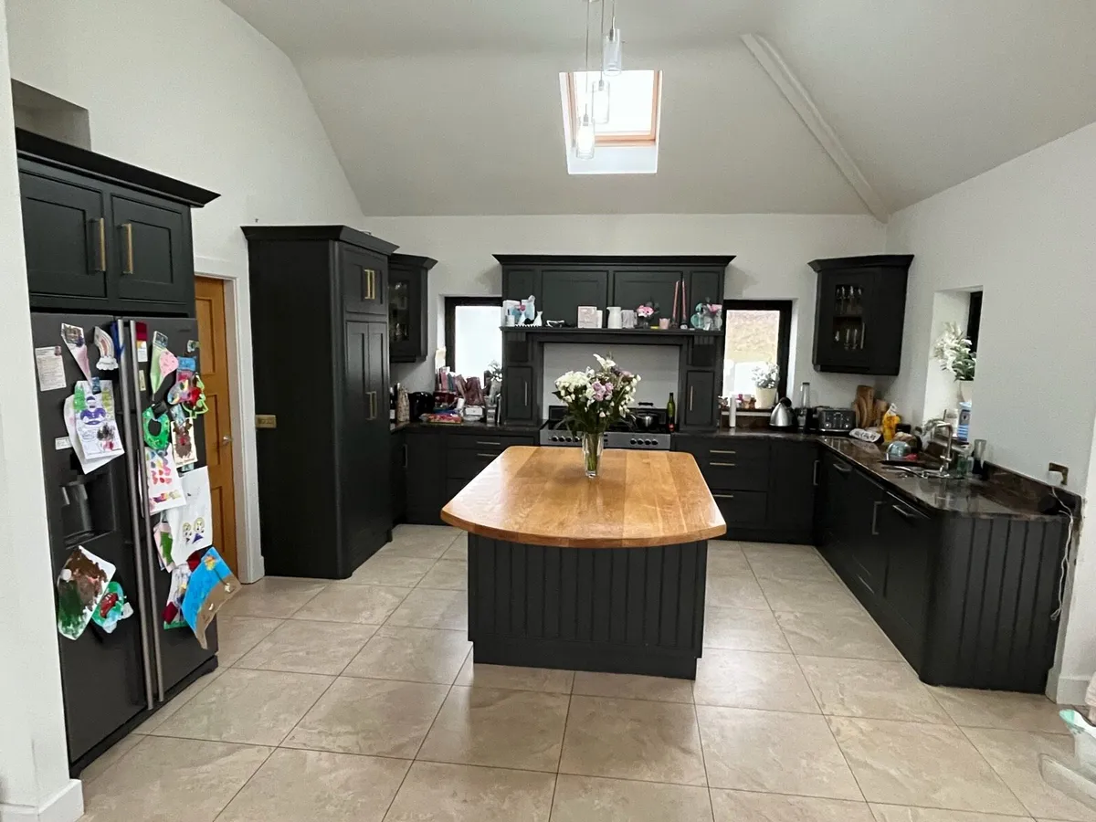 Bespoke fitted Kitchen - Image 1