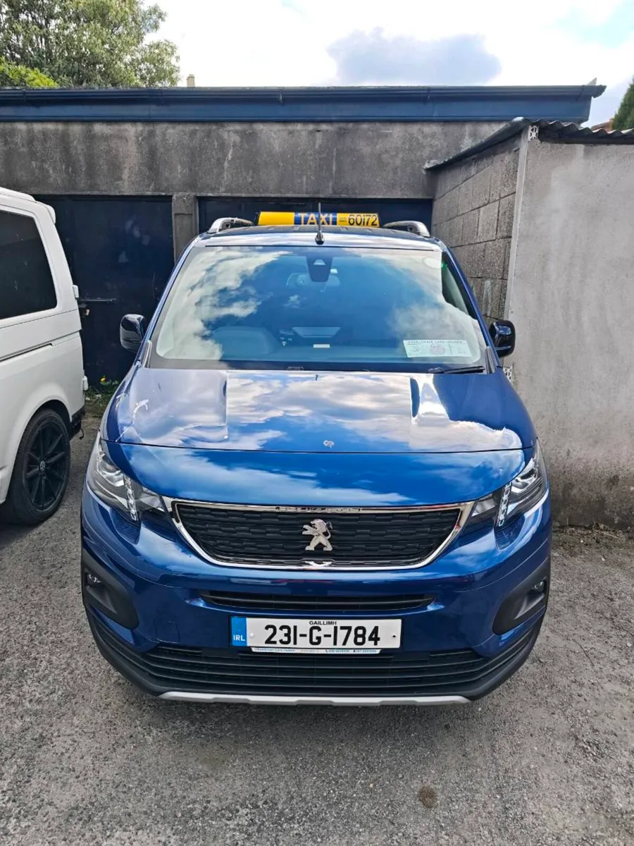 Taxi for rent Peugeot Rifter - Image 1