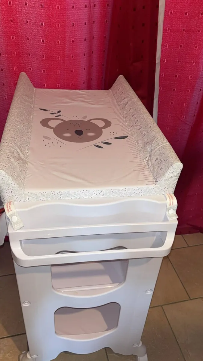 Baby changing unit - Image 1