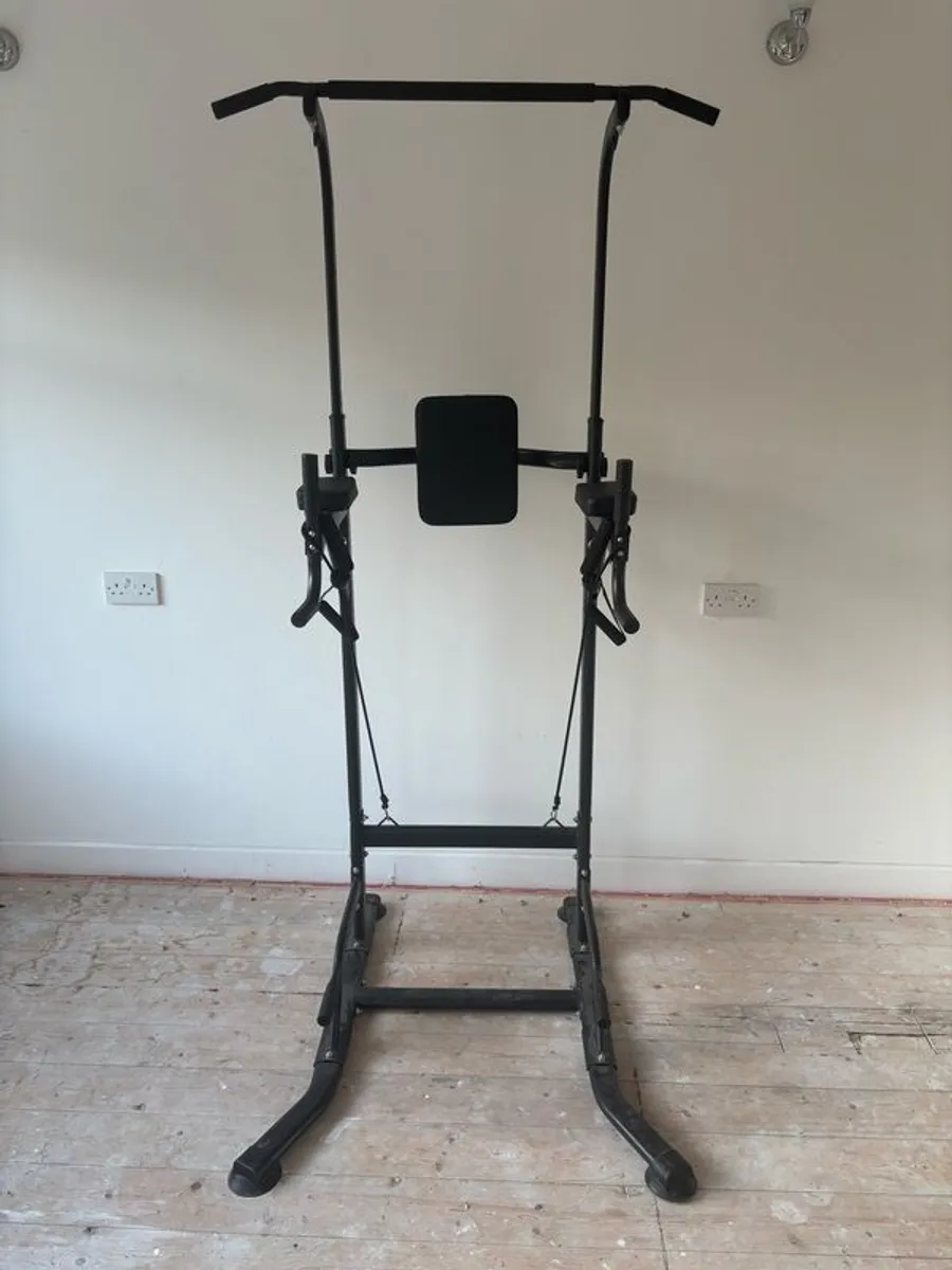 Pull up & Dip Station