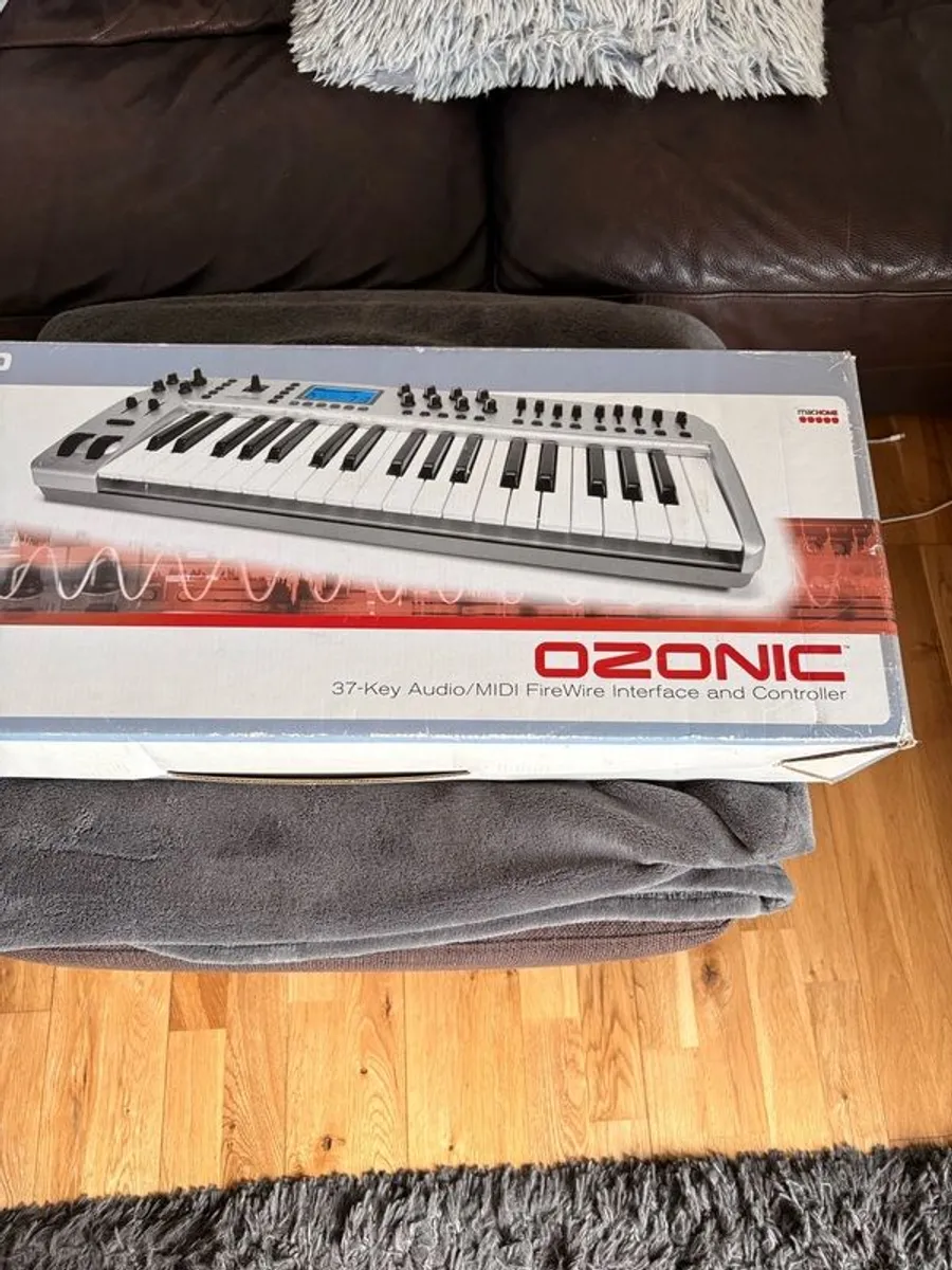 Maudio ozonic midi FireWire keyboard interface and controller - Image 2