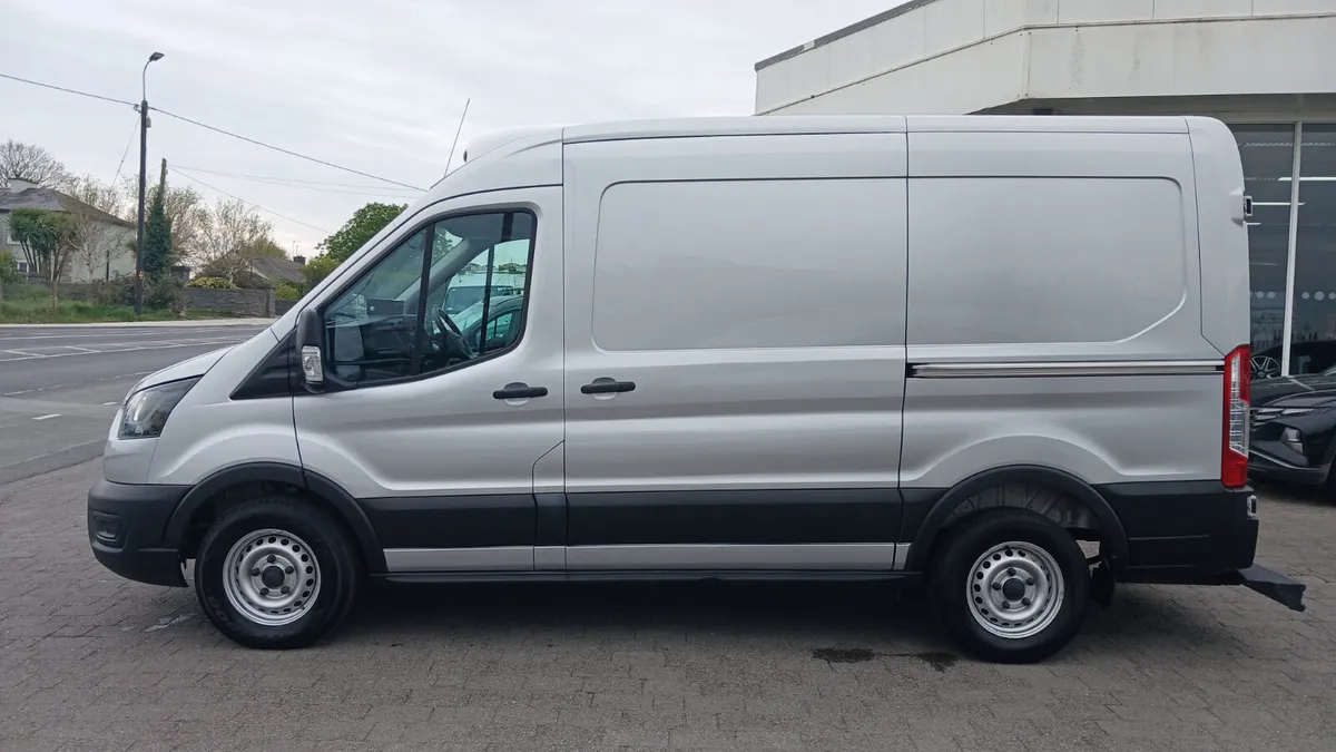 212 TRANSIT AUTOMATIC DUAL COMP FRIDGE FREEZER - Image 2