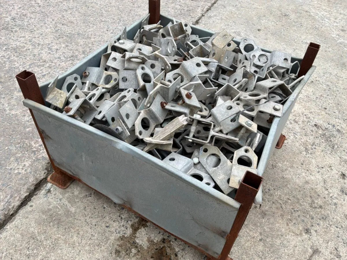 SHUTTERING / SCAFFOLDING BRACKETS..7626. - Image 4