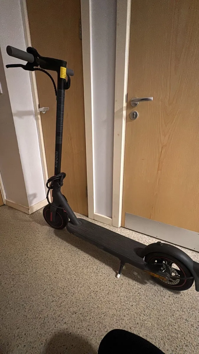 Xiaomi Electric Scooter 4 Pro - Image 1