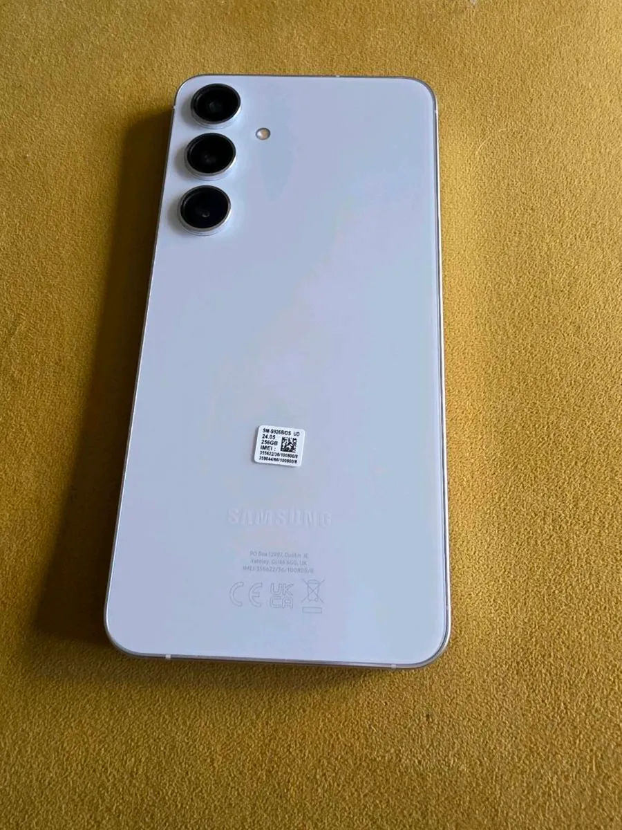 Samsung mobile phone - Image 2