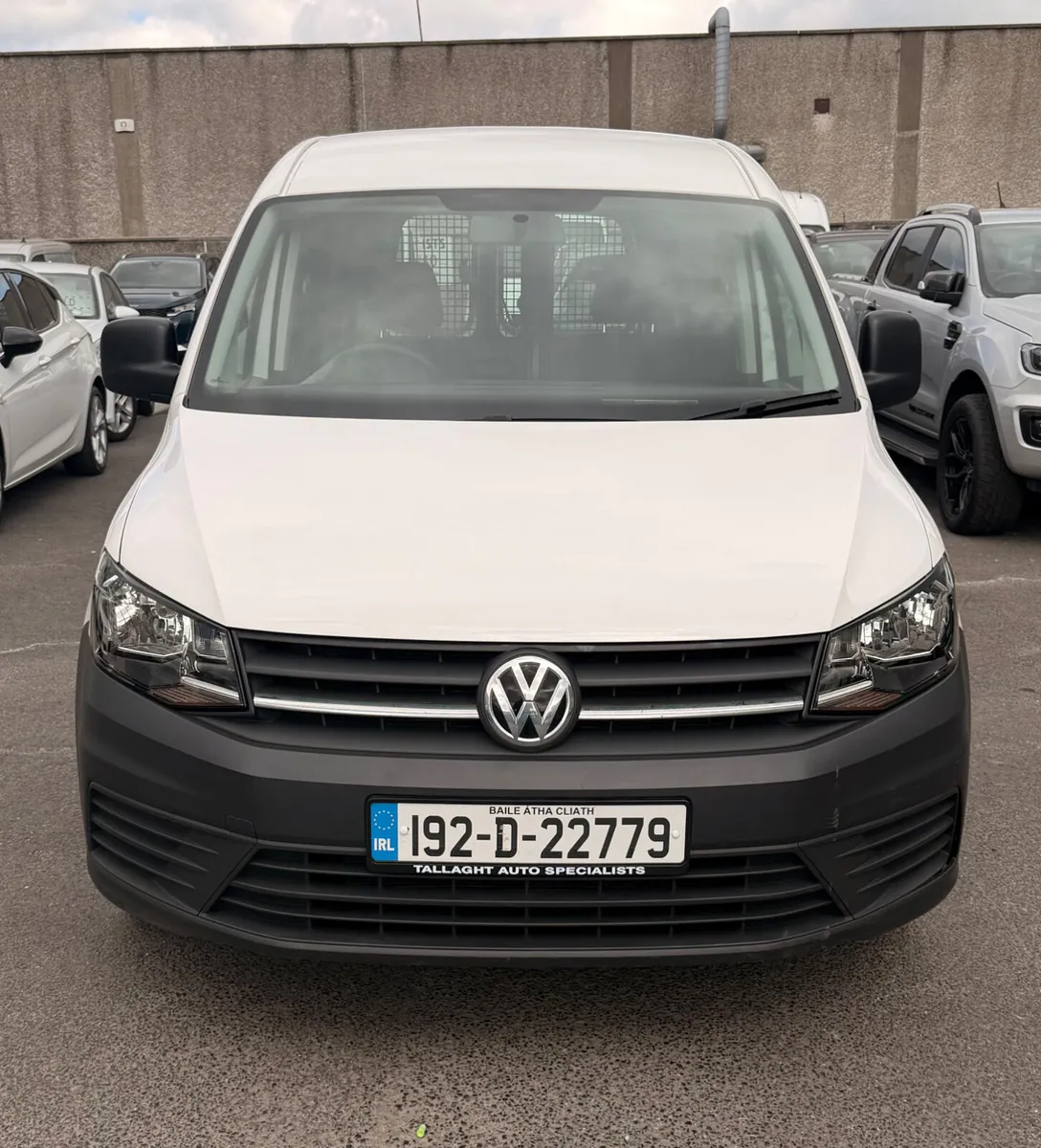 192 Volkswagen Caddy 52,000km 2.0 Litre - Image 2