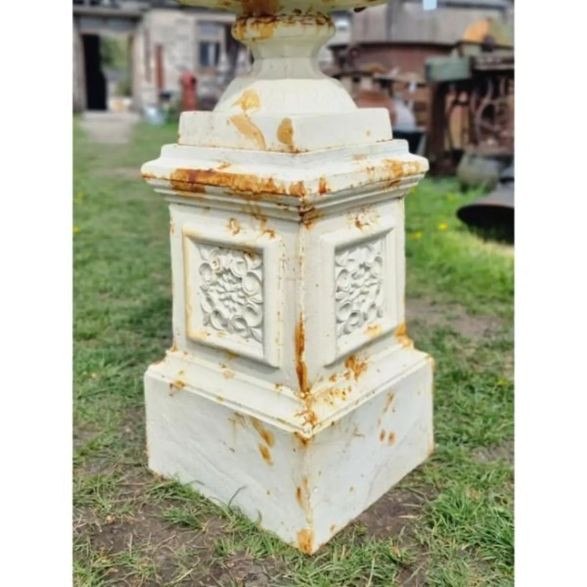 Urn Large Handles and Pedestal CH R 102 W - Image 3