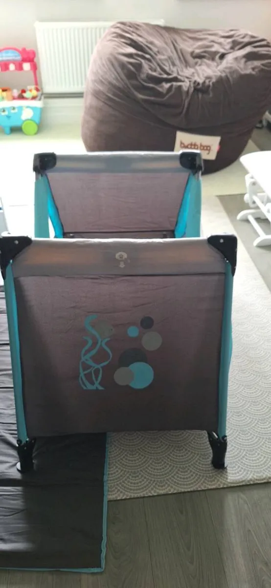 Tronttine travel cot - Image 1