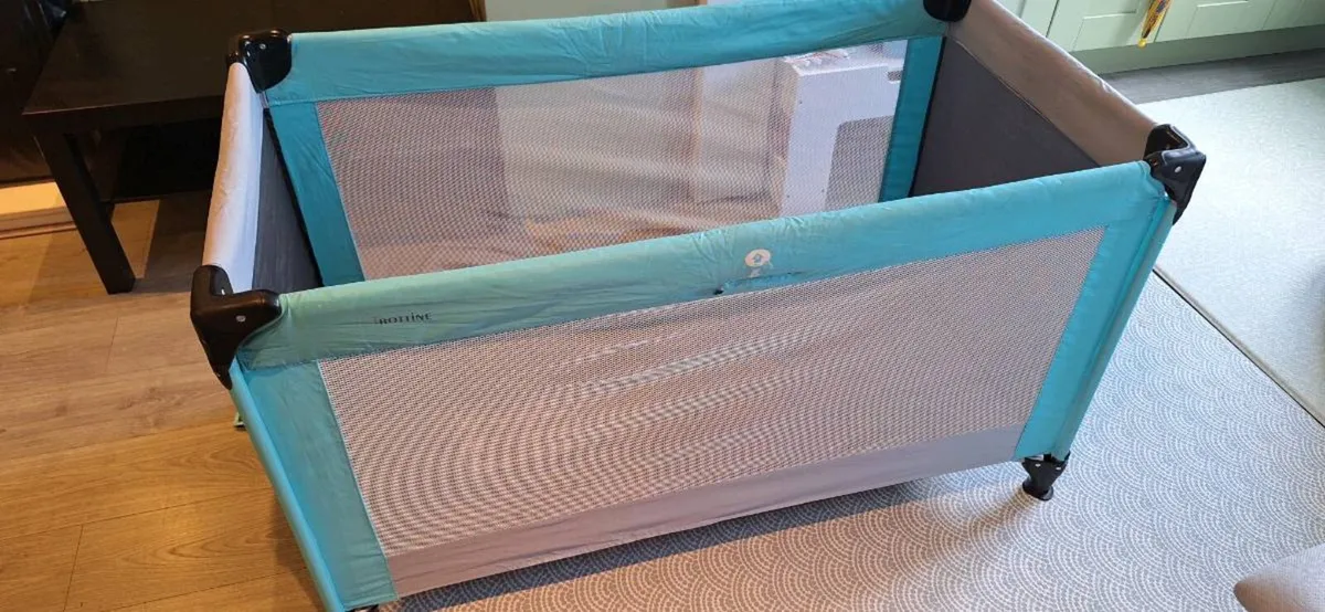 Tronttine travel cot - Image 2