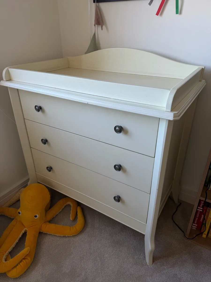 Dresser Changer - Image 1