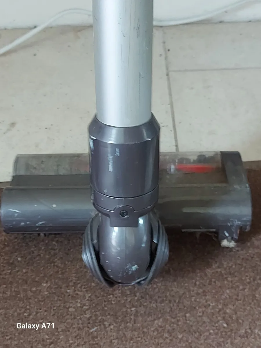Dyson V6 Cordless Vacuum Cleaner with Charger - Image 3