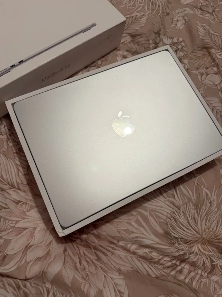 Mac book air - Image 2