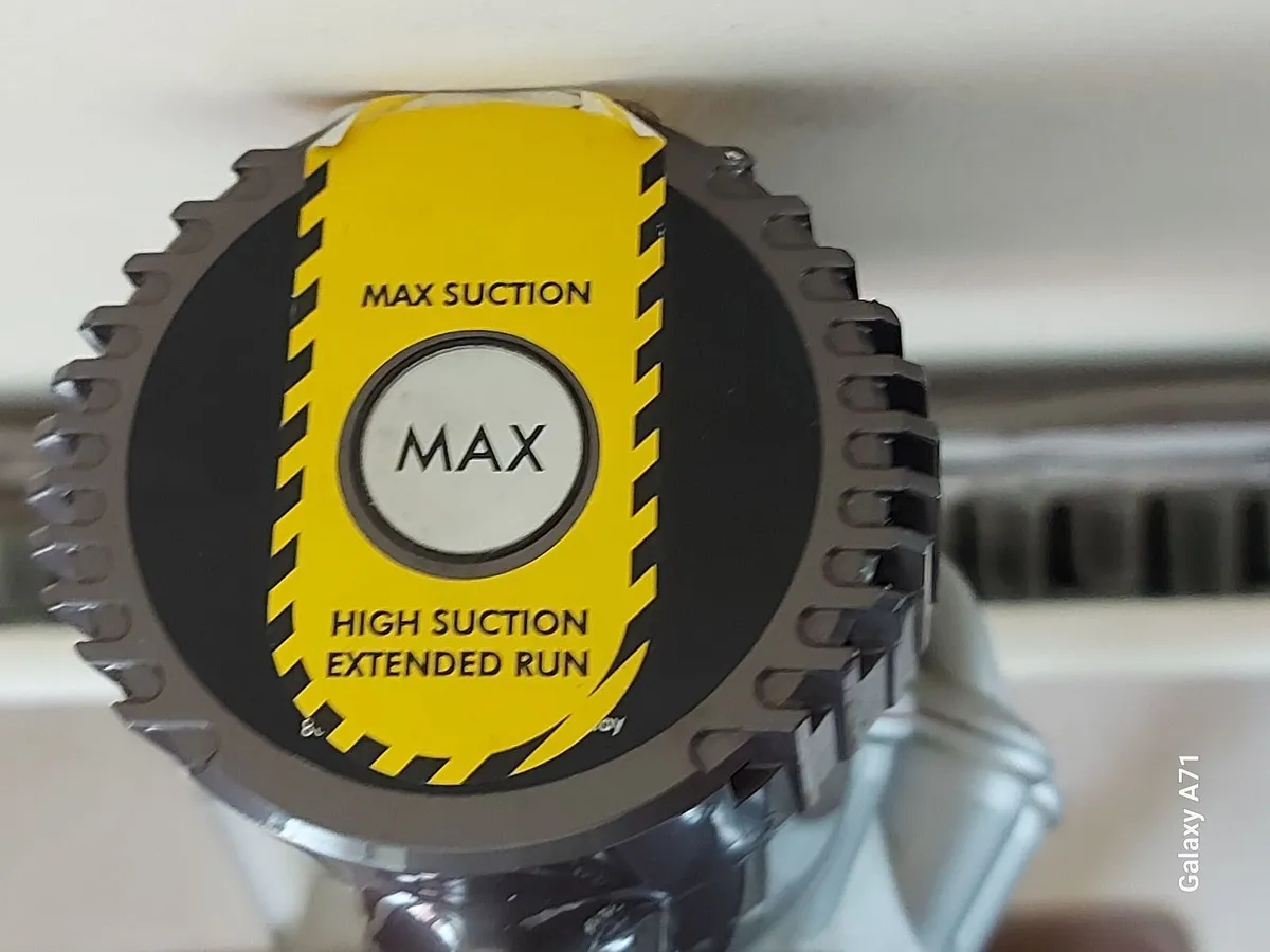 Dyson V6 Cordless Vacuum Cleaner with Charger - Image 4