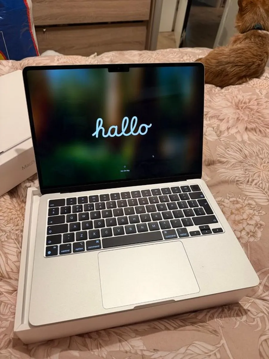 Mac book air - Image 1