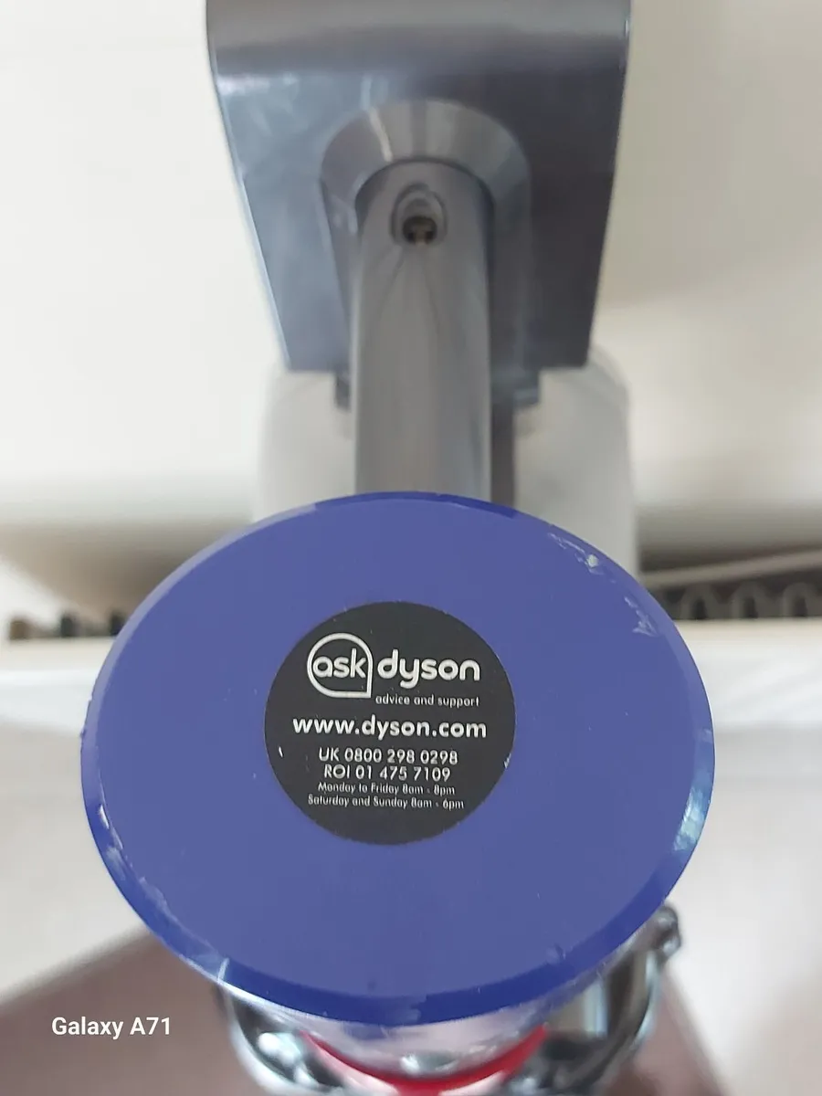 Dyson V7 Absolute cordless Vacuum Cleaner , in exc - Image 2