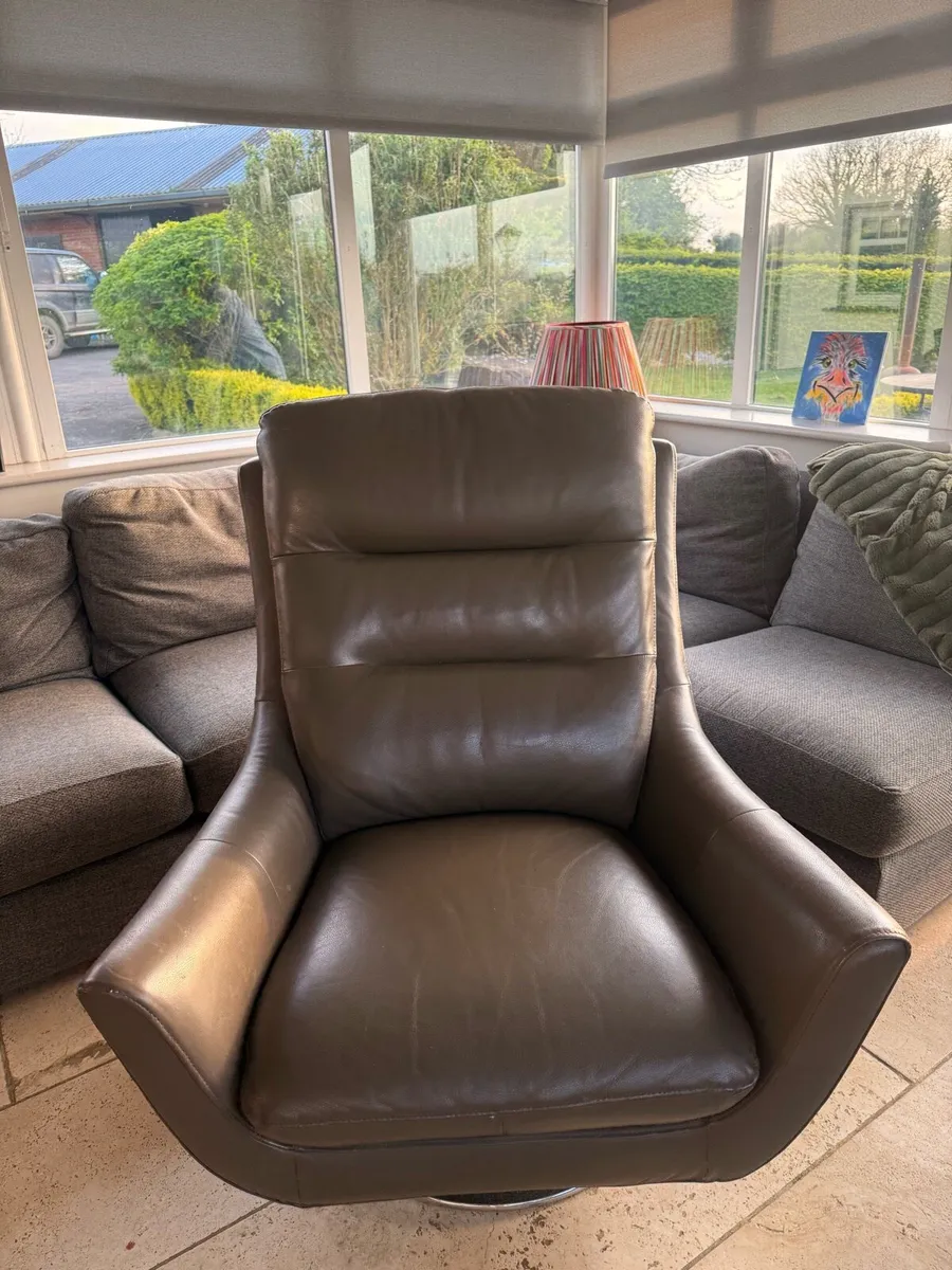 Grey Leather Swivel Chair - retail price €1,000 - Image 1