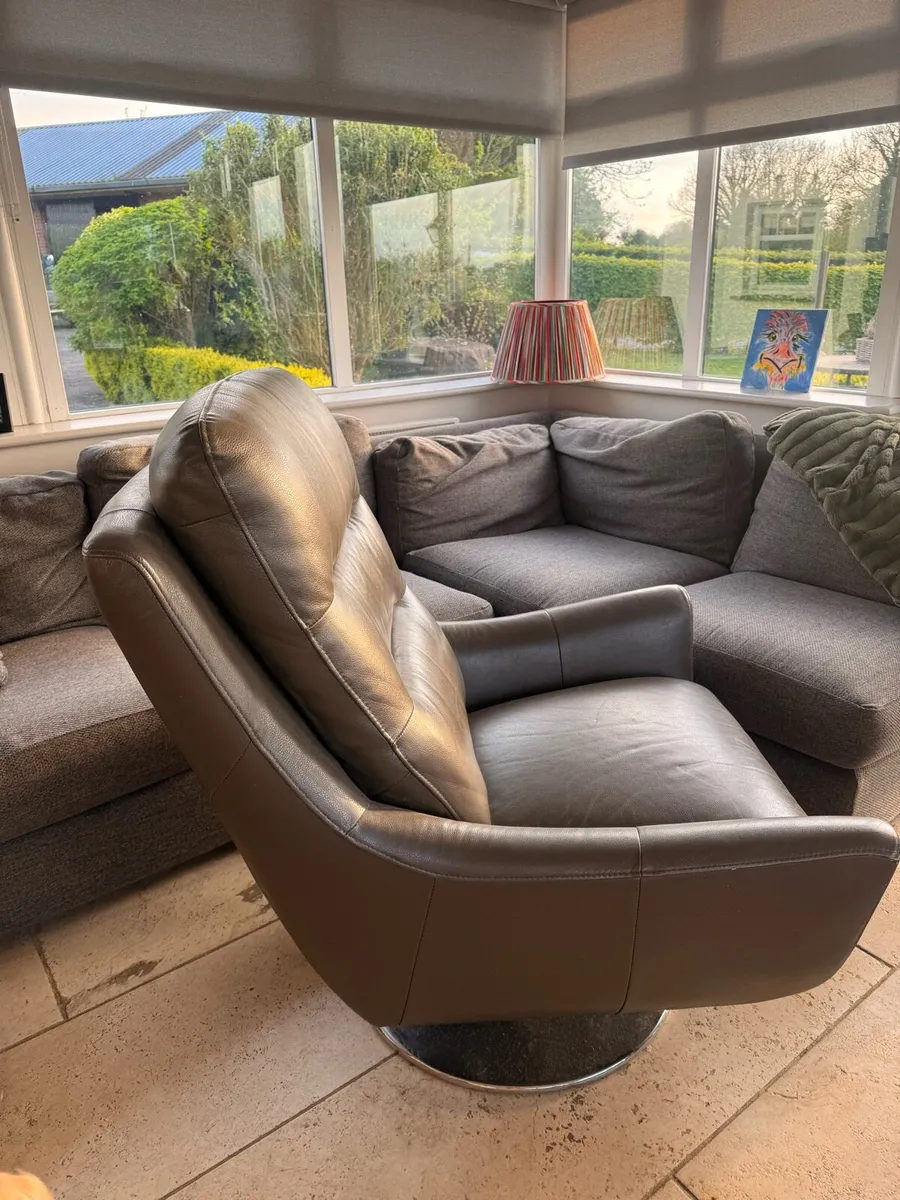 Grey Leather Swivel Chair - retail price €1,000 - Image 4