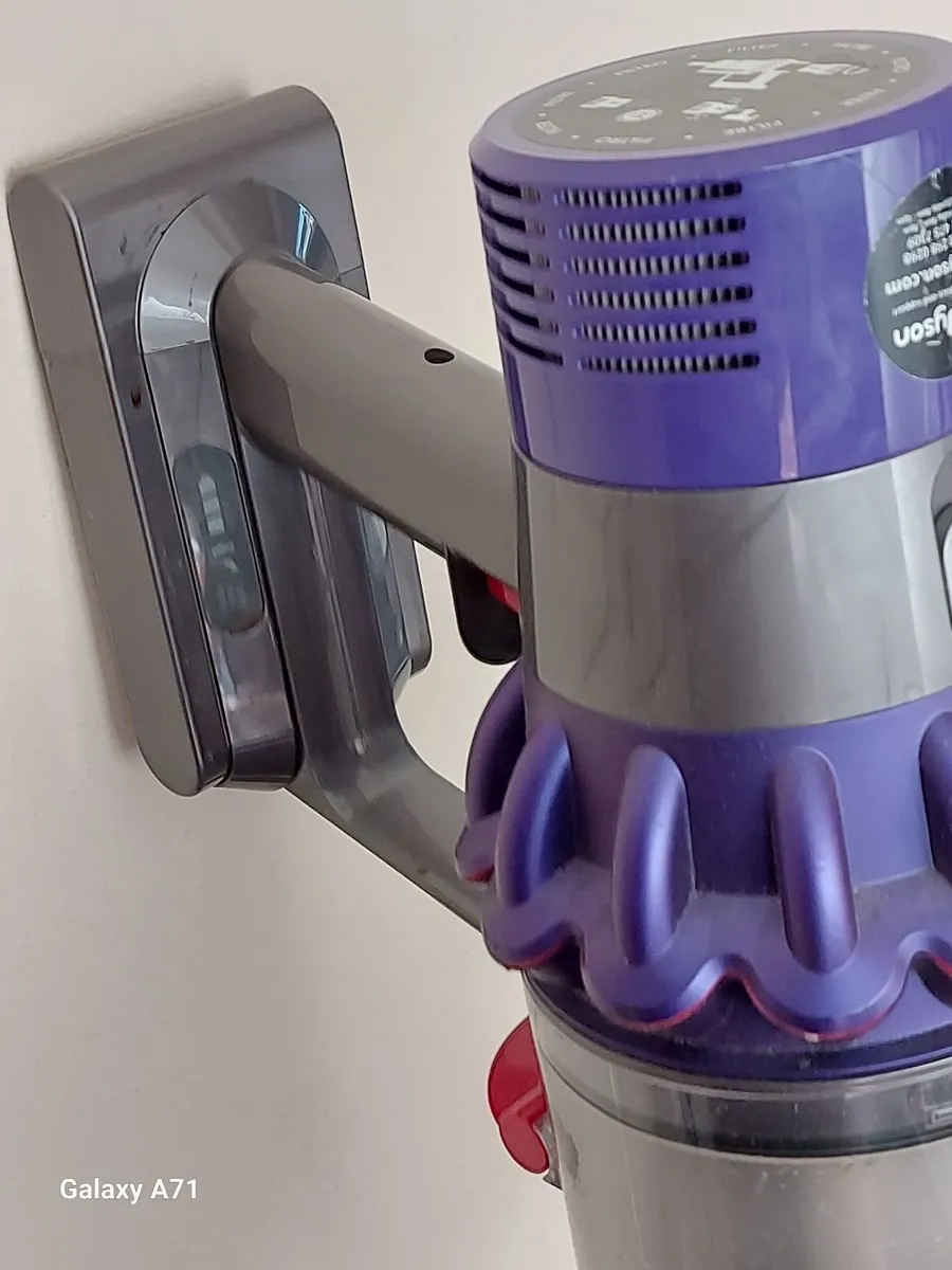 Dyson Cyclone V10 Animal. working perfect - Image 2