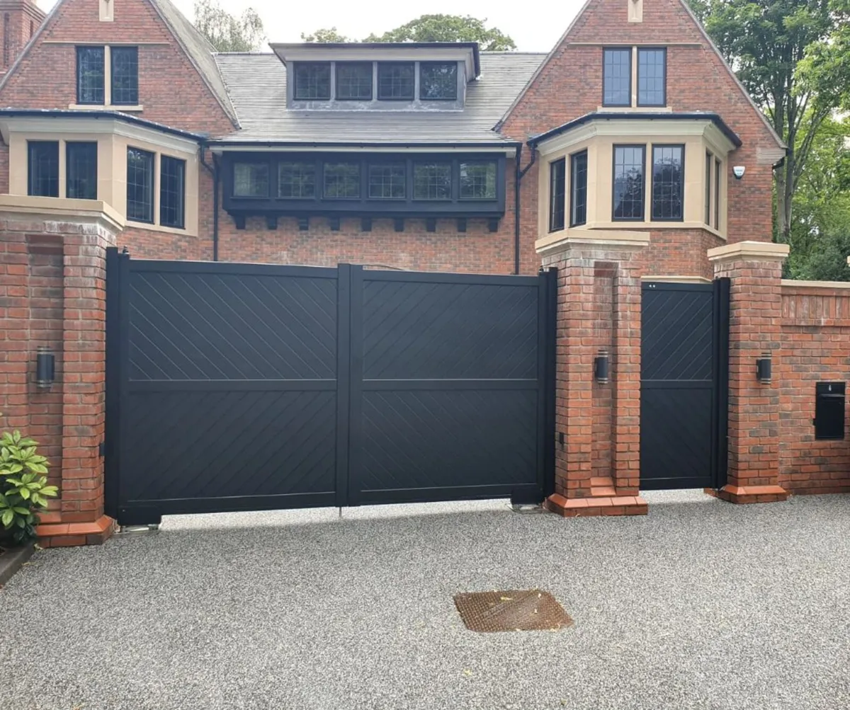 Aluminium Driveway House Entrance Gates - Image 2