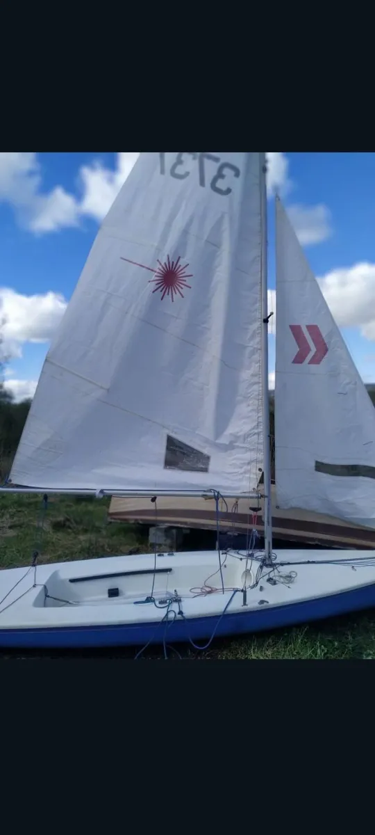 Sailing dinghy - Image 1