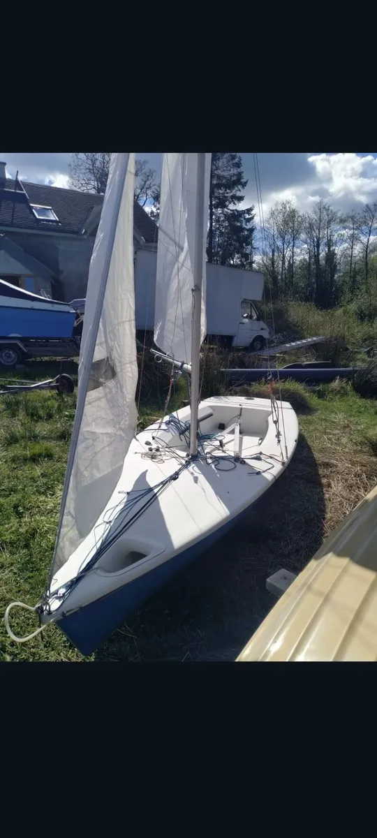 Sailing dinghy - Image 2