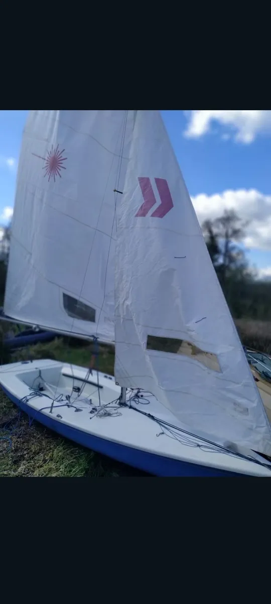 Sailing dinghy - Image 3