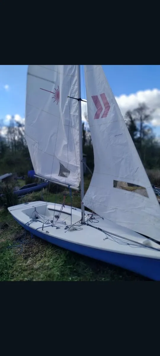 Sailing dinghy - Image 4