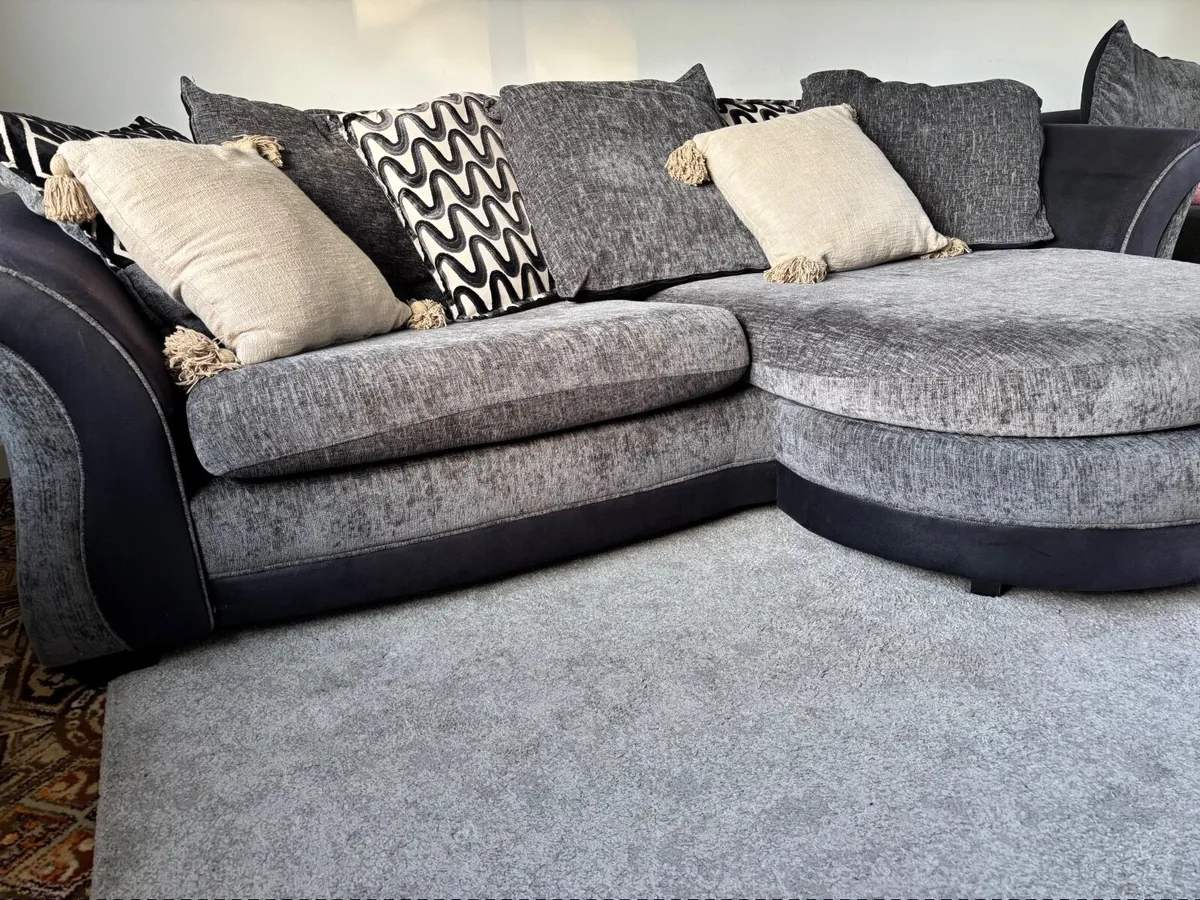 Twin Sofa Set for Sale - Image 3