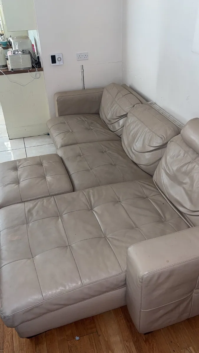 Beautiful big well looked after Leather couch - Image 4