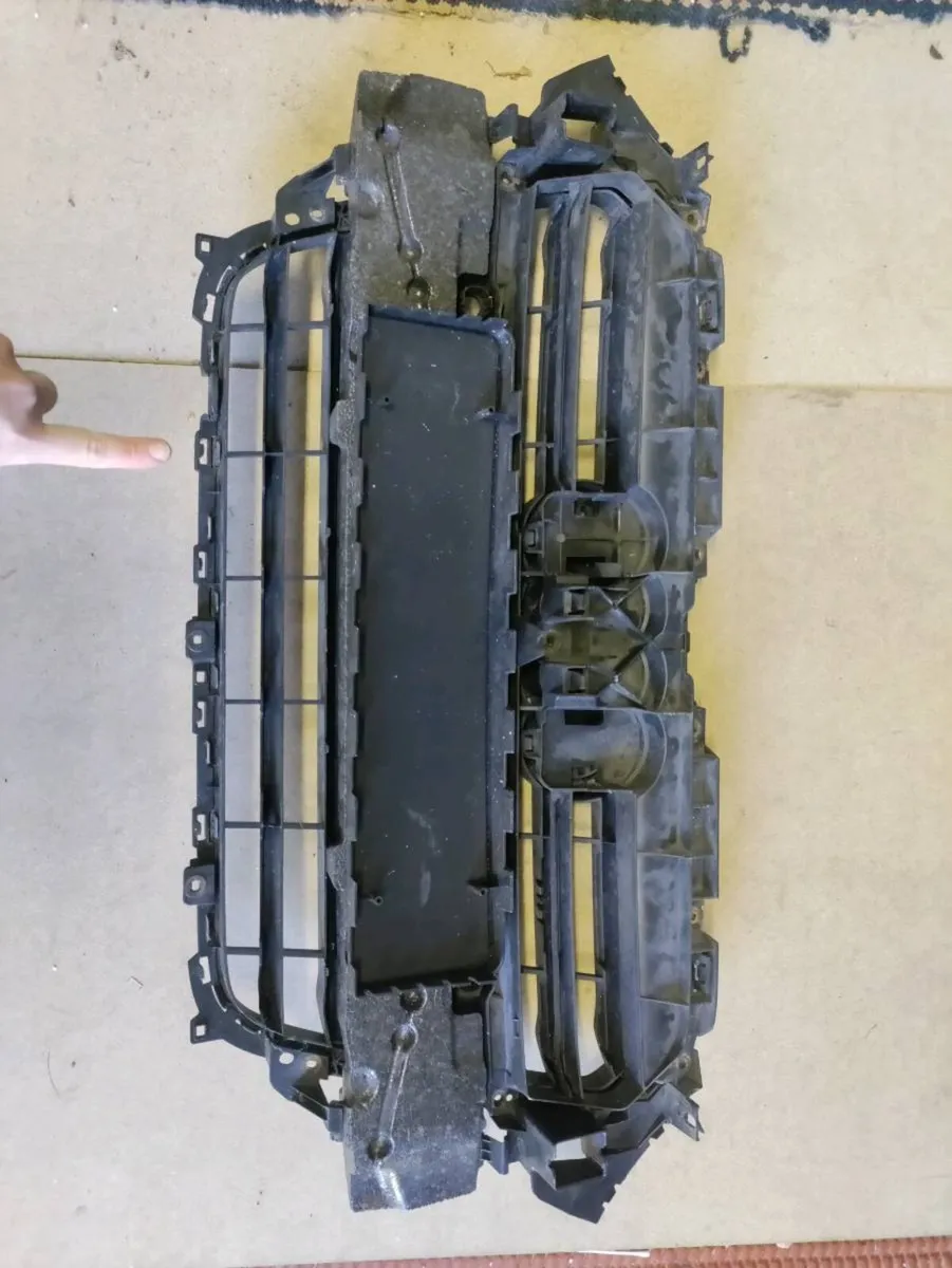 Audi A4 B8.5 (2012–2015) OEM stock front grill - Image 2