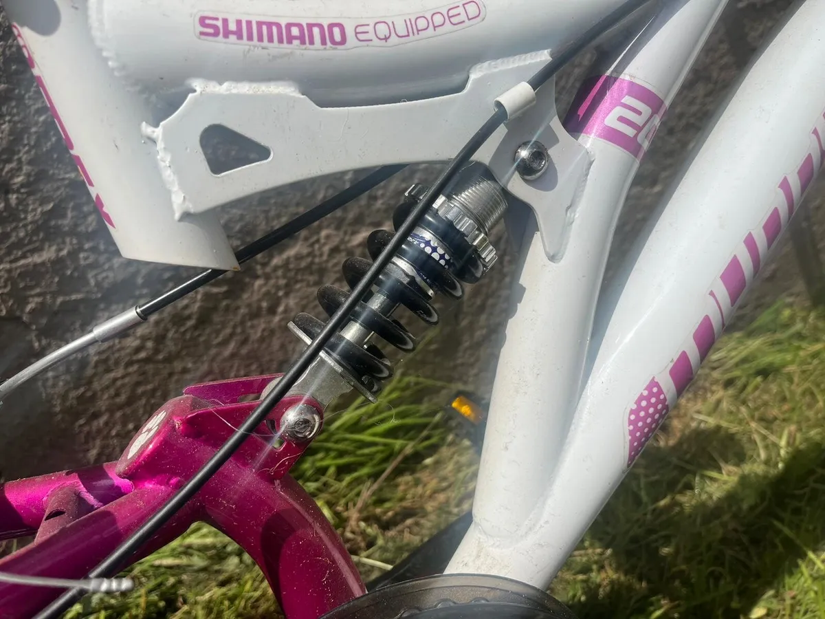 Girls Bycicle 20 inch as new - Image 2