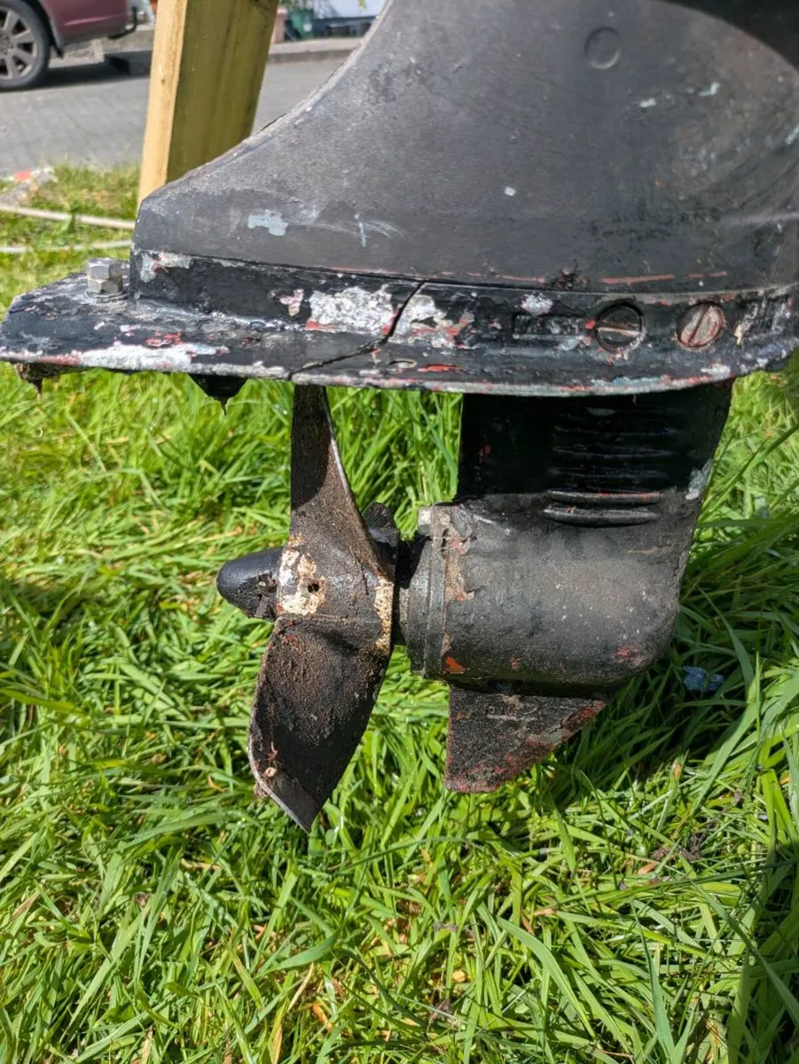 Mariner 5M outboard engine for repair or breaking - Image 3
