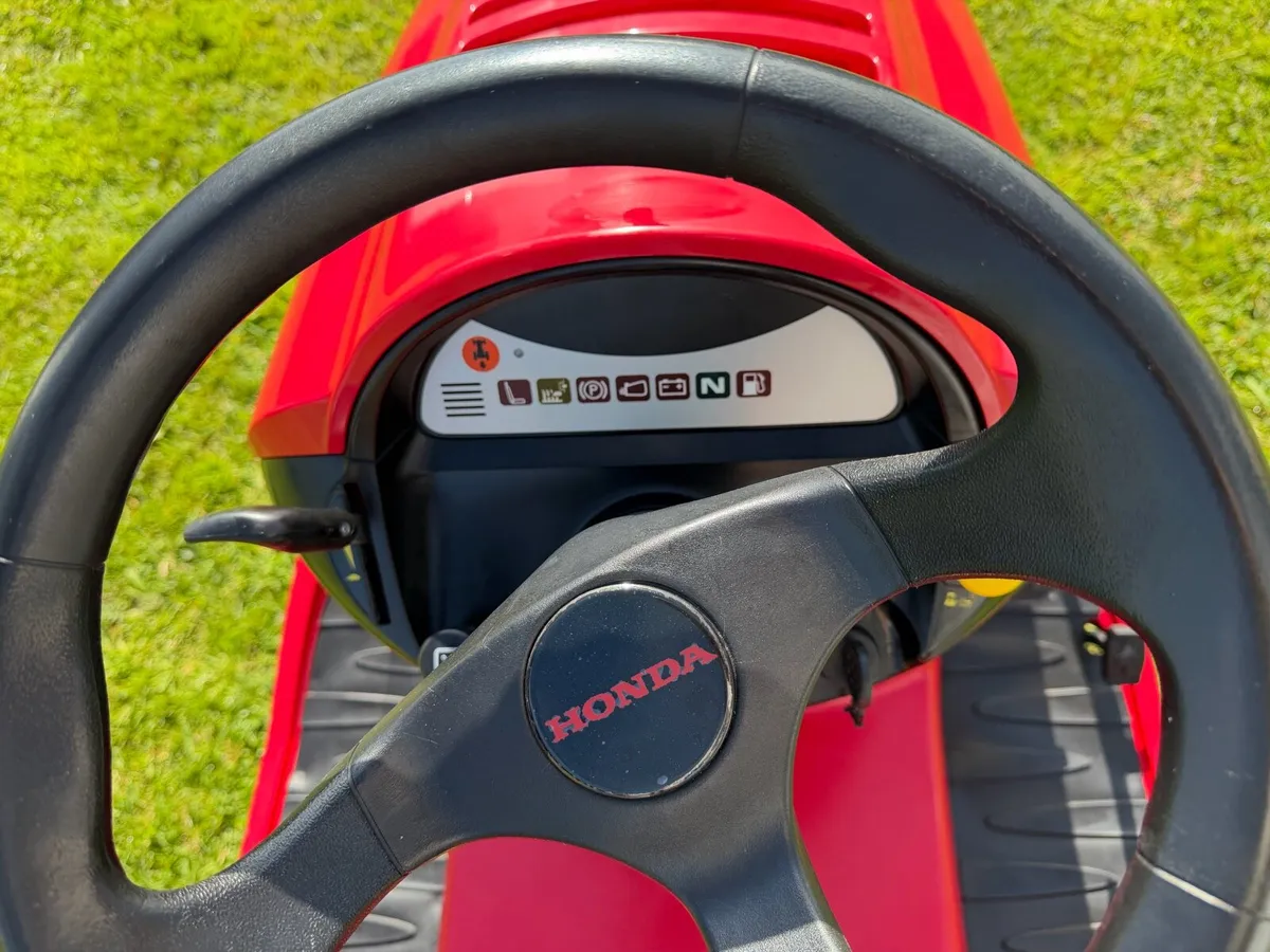 HONDA HYDROSTATIC MOWER - Image 3