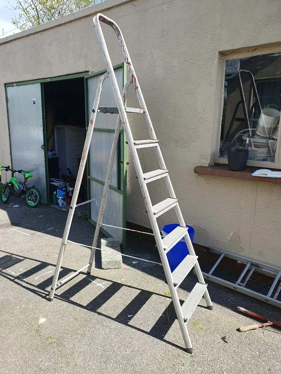 Aluminum ladder 7 feet 6 inches - Image 1