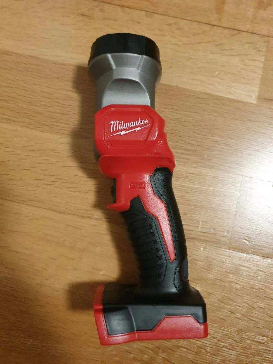 Milwaukee M18 Handheld LED Light - Image 2