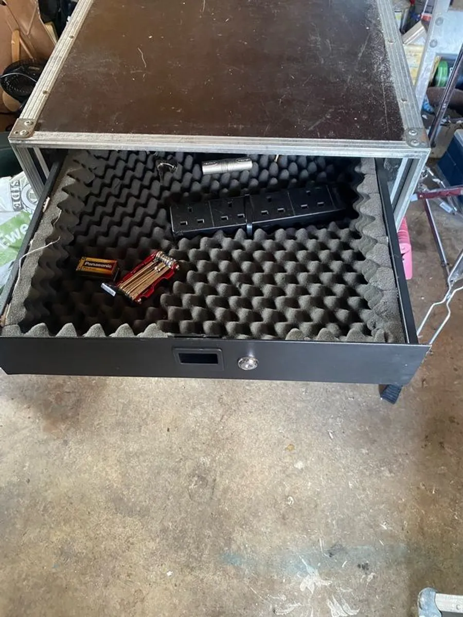 sound desk - Image 3