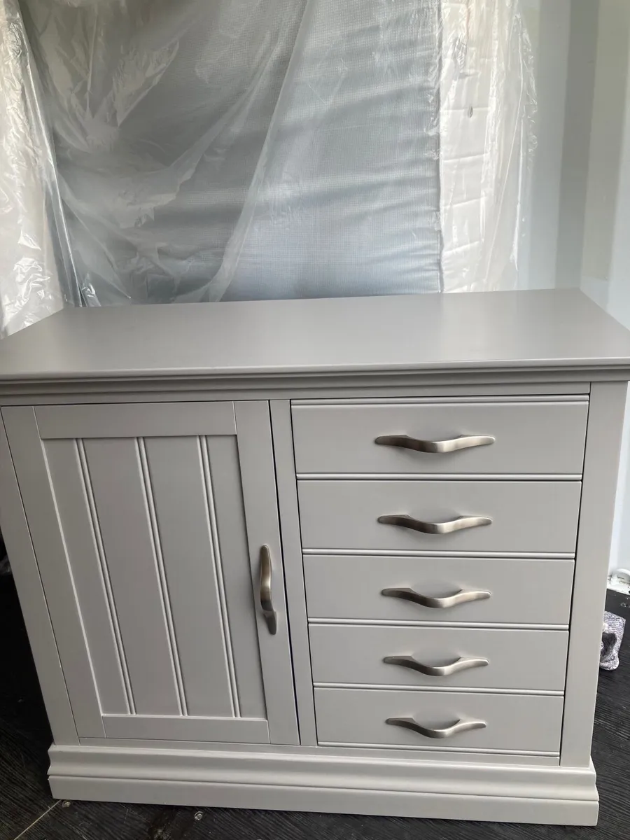 Bedroom init - Image 1