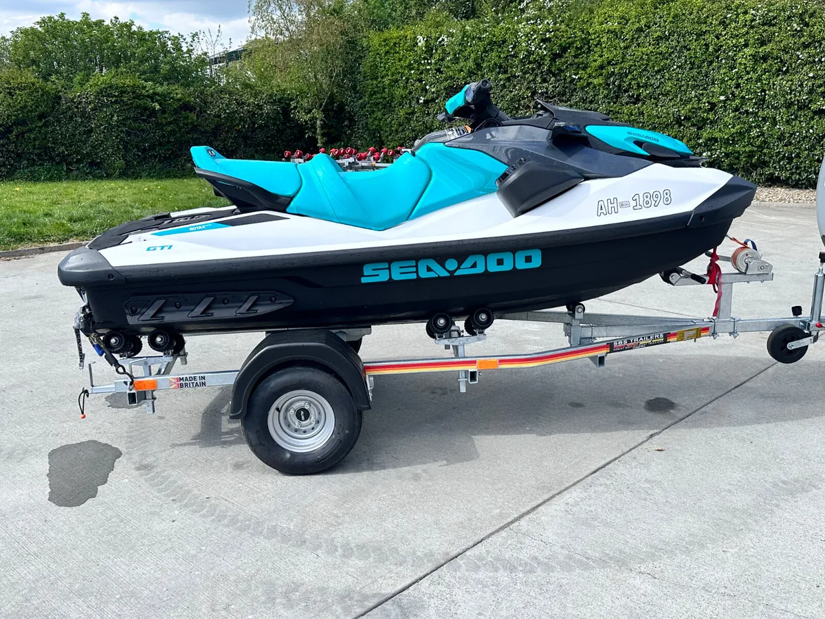 2022 Seadoo GTI 130 with only 2hrs