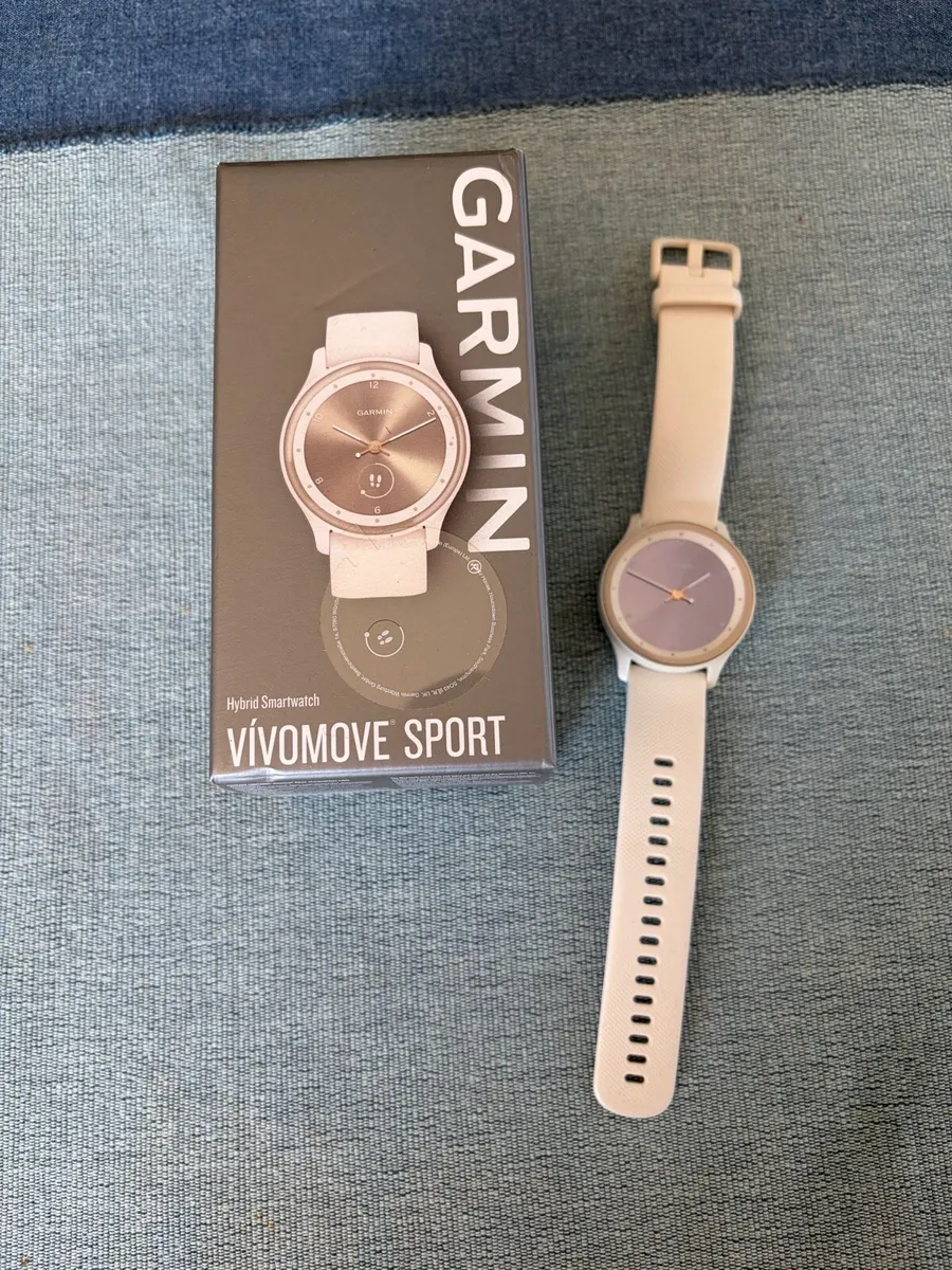 Garmin Smartwatch, Charging Stand & Cable - Image 1