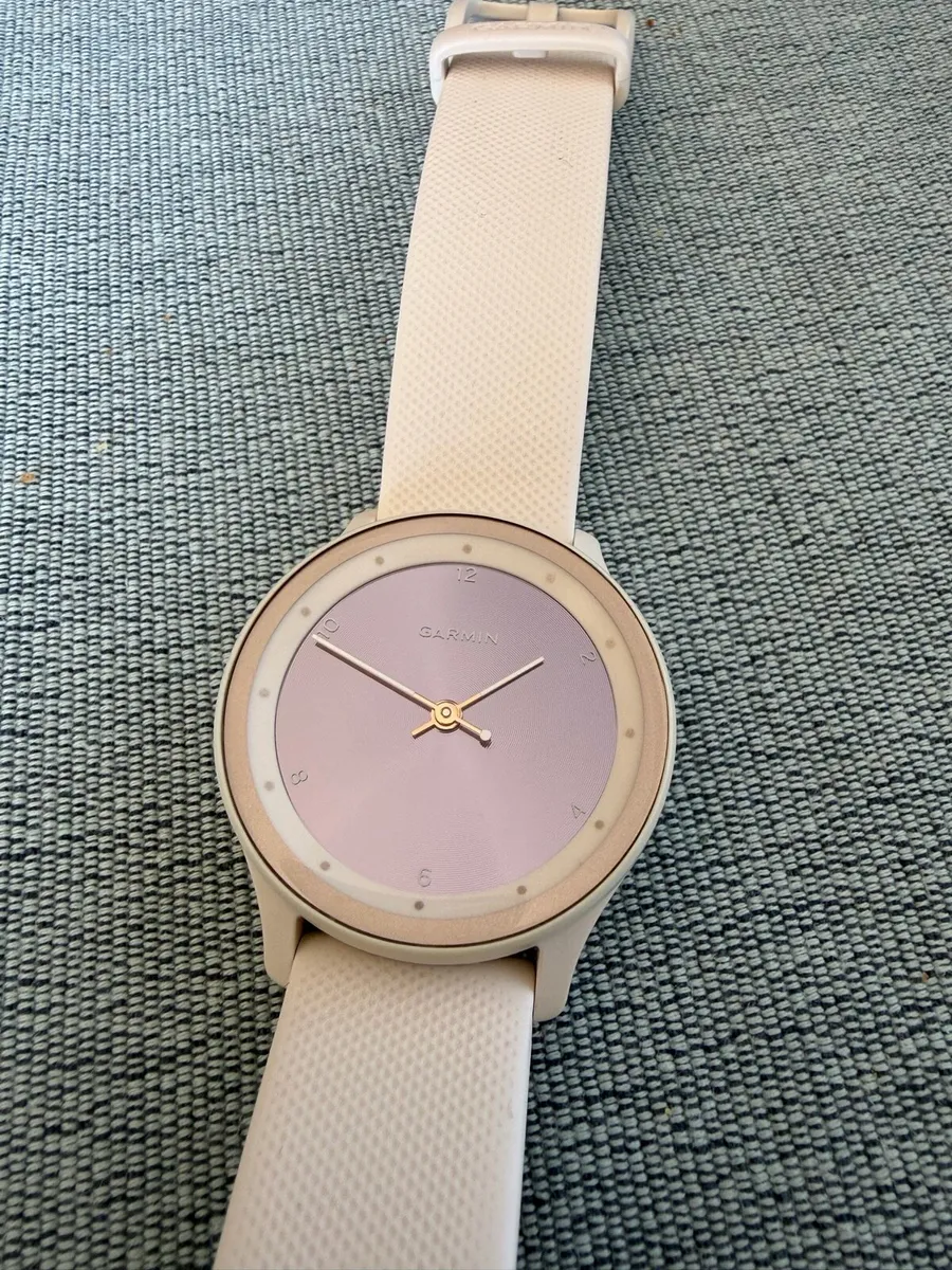 Garmin Smartwatch, Charging Stand & Cable - Image 2