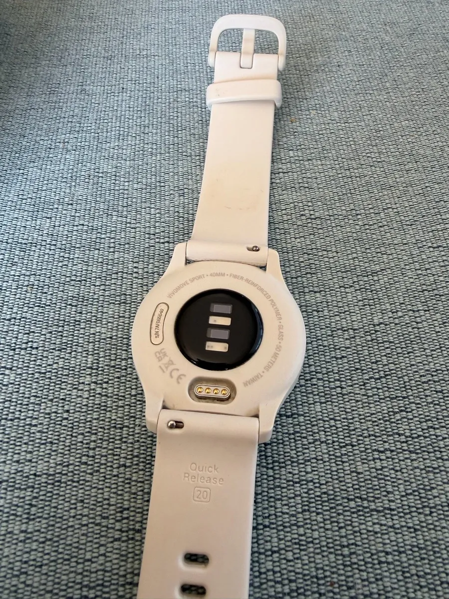 Garmin Smartwatch, Charging Stand & Cable - Image 3