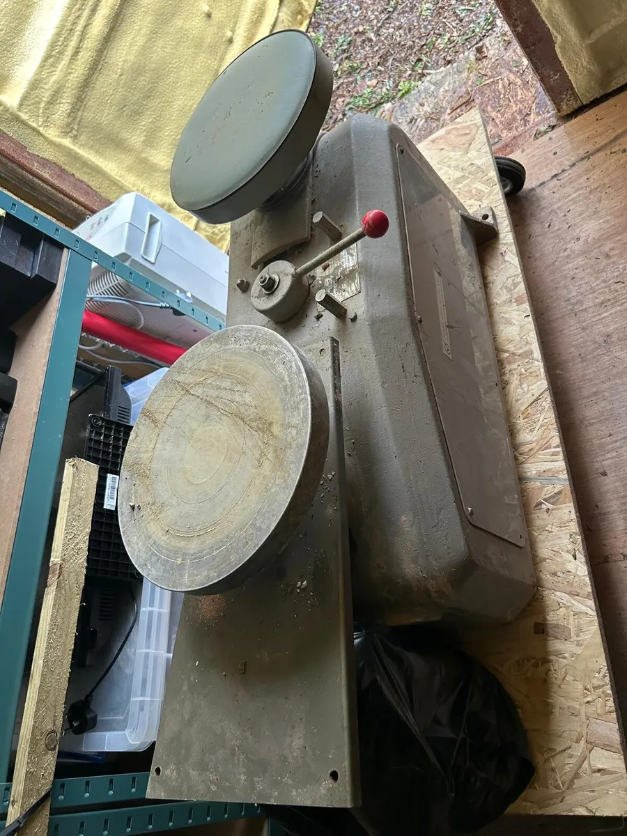 Vintage potters wheel. - Image 1