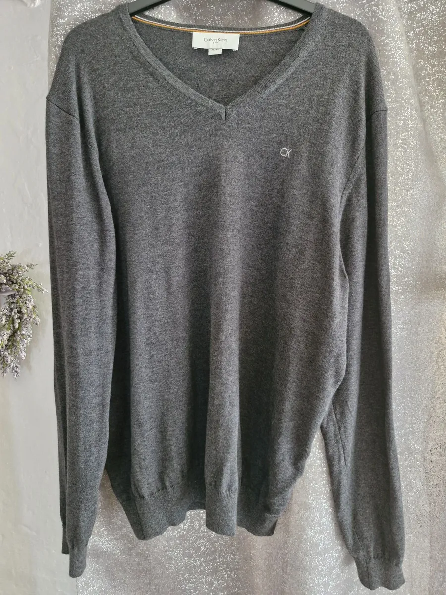Calvin Klein v-neck golf jumper - Image 1