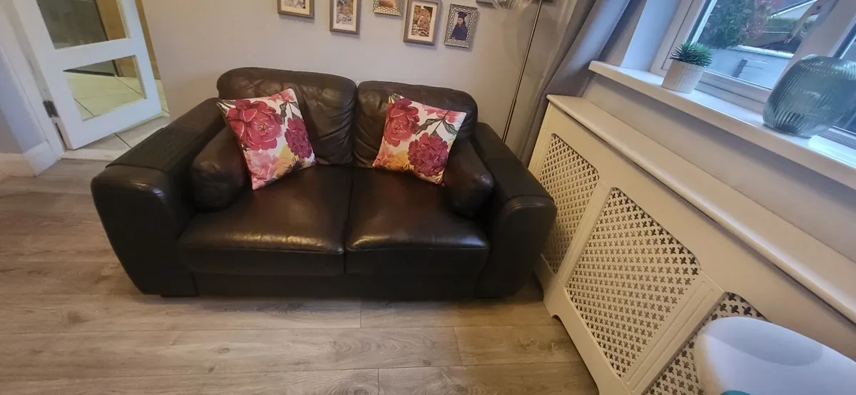 2 and 3 seater leather sofa's - Image 4