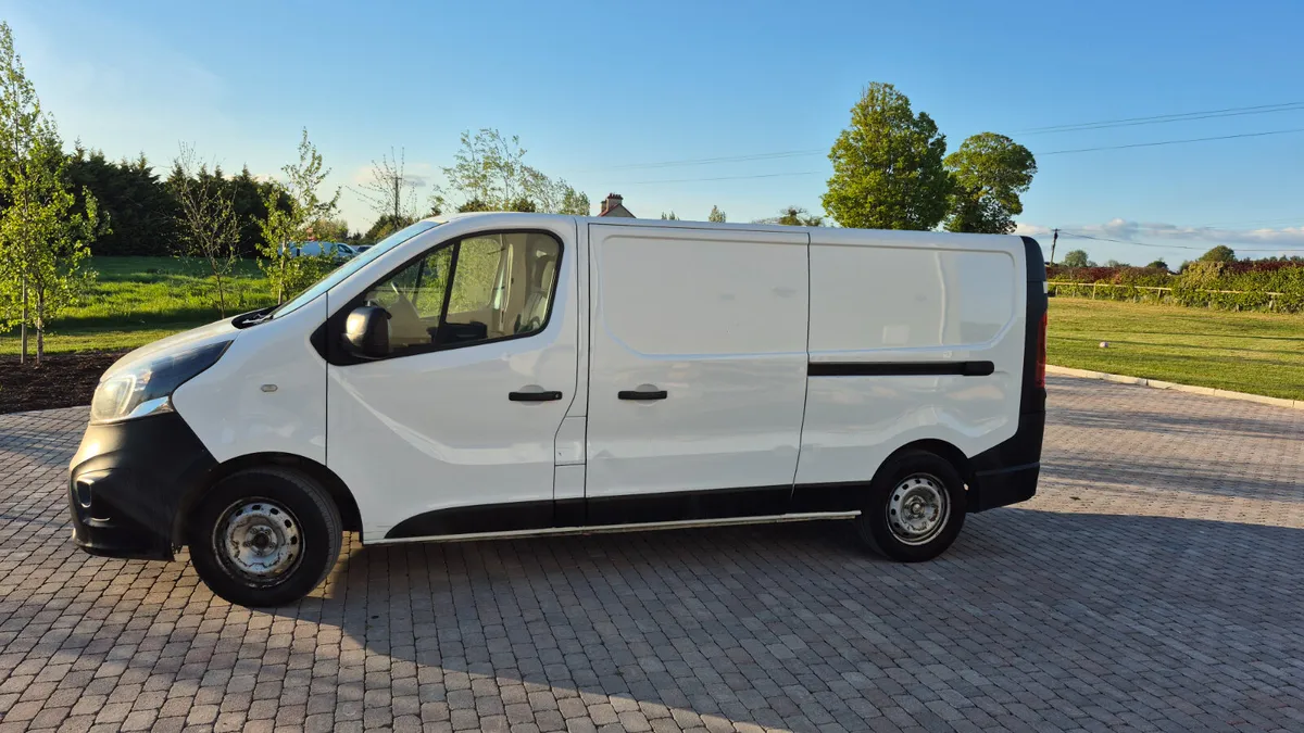 2015 Opel Vivaro lwb - Image 2