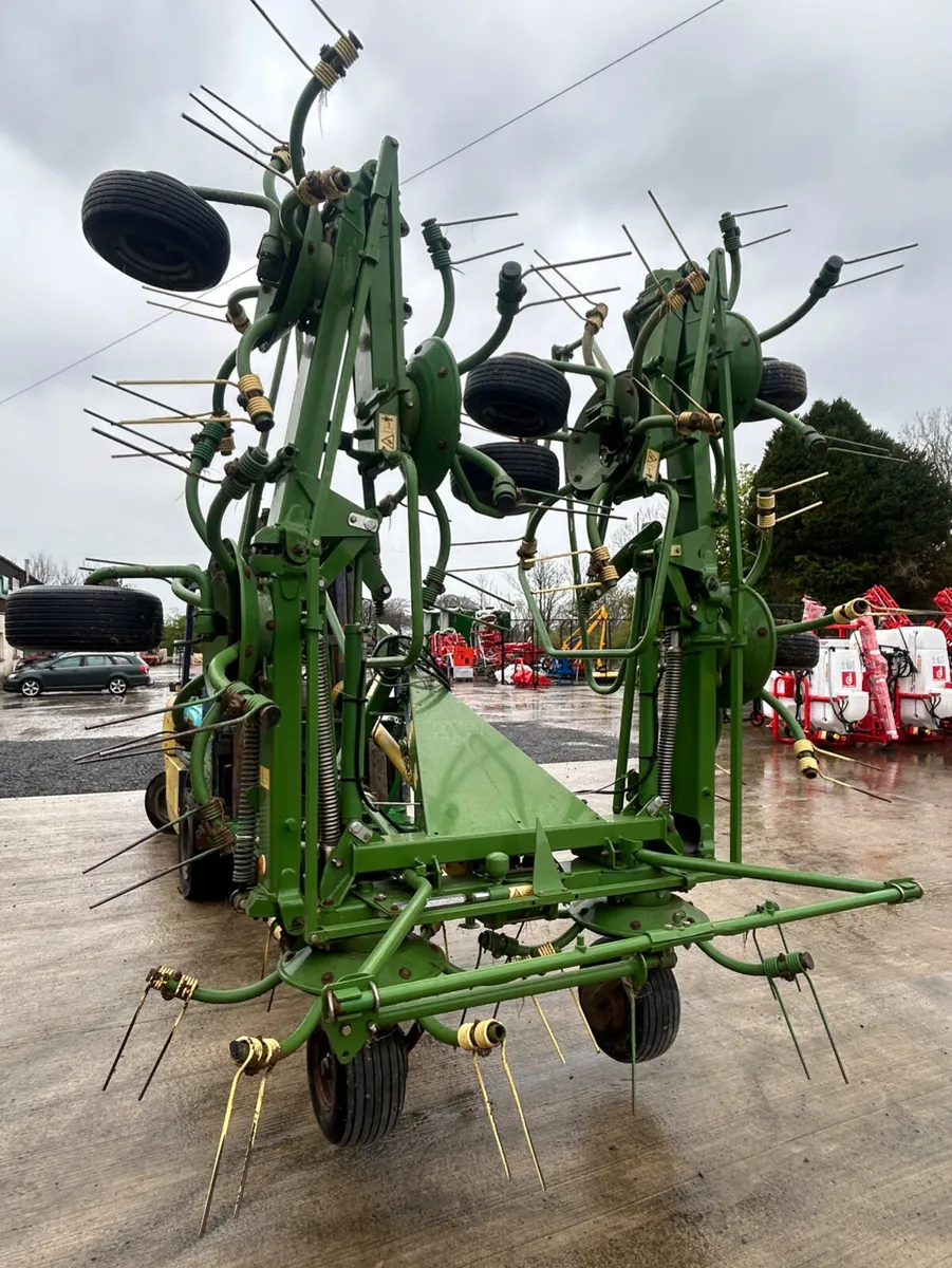 Krone KW8.82/8 Tedder - Image 2