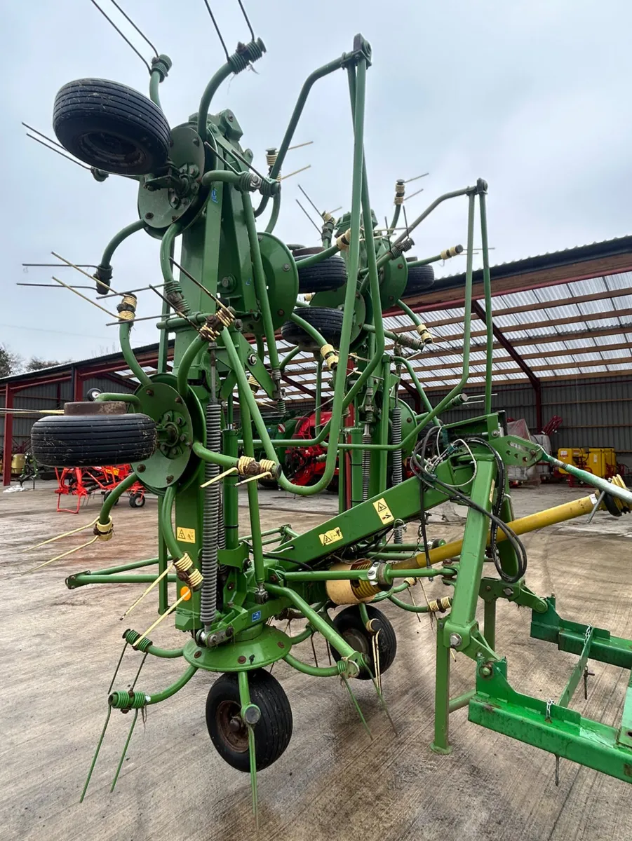 Krone KW8.82/8 Tedder - Image 1